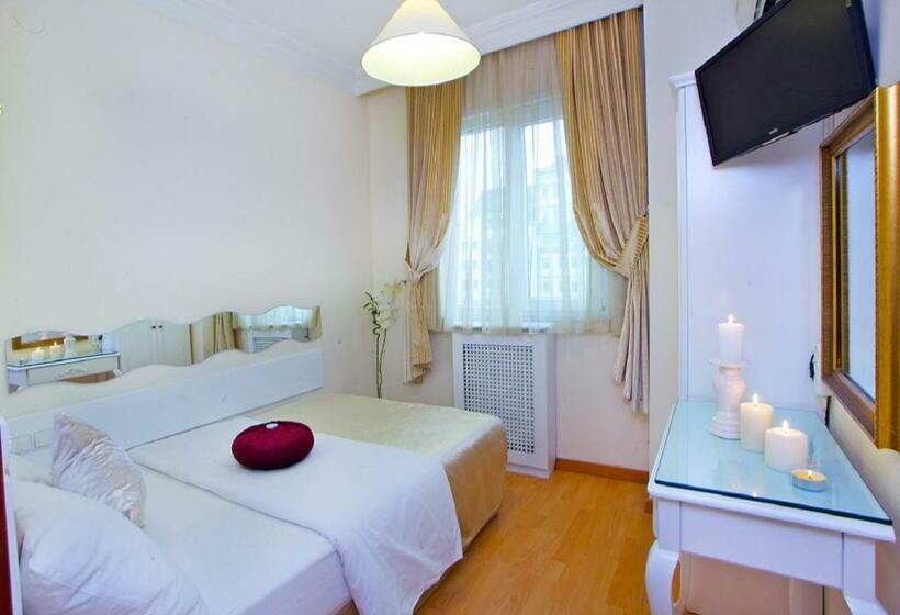 اتاق اکونومی, Ipek Palas