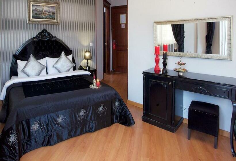 اتاق خانوادگی, Ipek Palas