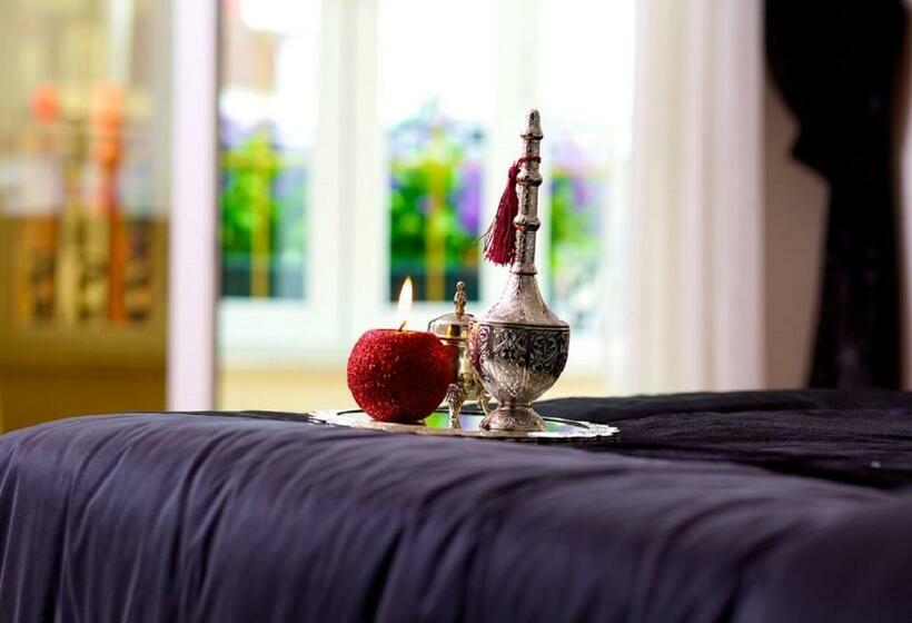 اتاق خانوادگی, Ipek Palas