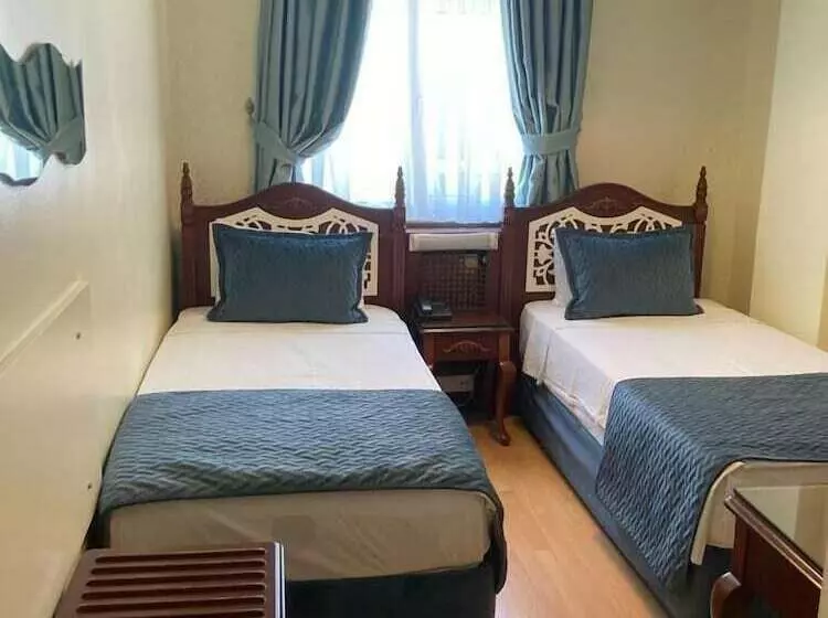 اتاق اکونومی, Ipek Palas