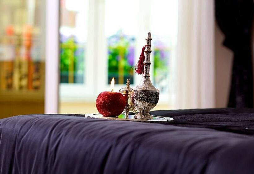 اتاق خانوادگی, Ipek Palas