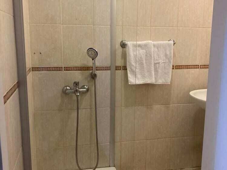 اتاق اکونومی, Ipek Palas