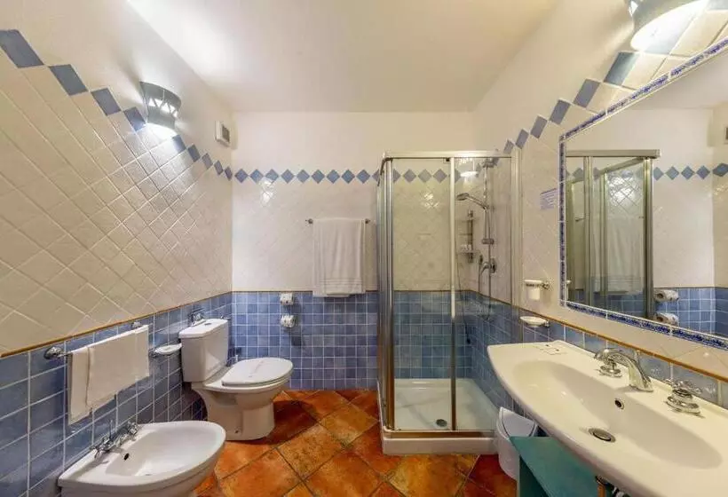 اتاق خانوادگی با چشمانداز دریا, Lh Pedraladda Resort