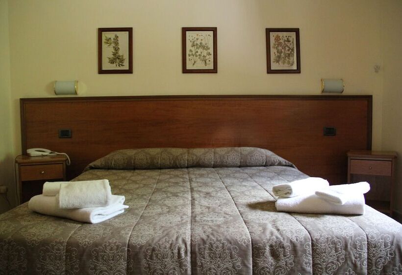 غرفة قياسية, Pausania Inn