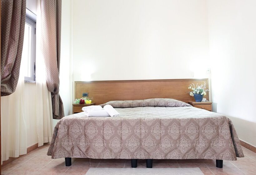 اتاق استاندارد, Pausania Inn