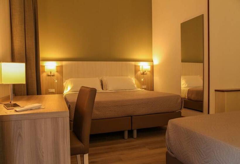 غرفة قياسية ثلاثية, Pausania Inn