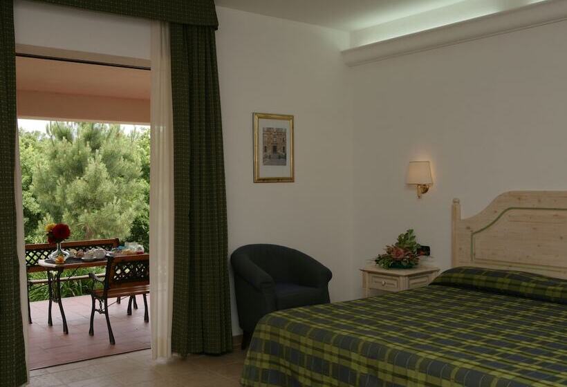 غرفة عائلية, Pausania Inn