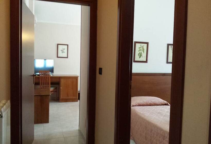 غرفة عائلية, Pausania Inn