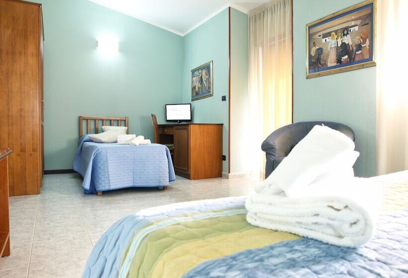 غرفة عائلية, Pausania Inn