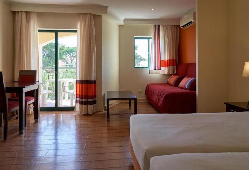 סוויטת ג'וניור עם מרפסת, The Navigator - Palm Oasis Alvor - All Inclusive