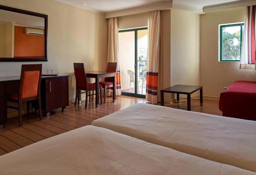 סוויטת ג'וניור עם מרפסת, The Navigator - Palm Oasis Alvor - All Inclusive