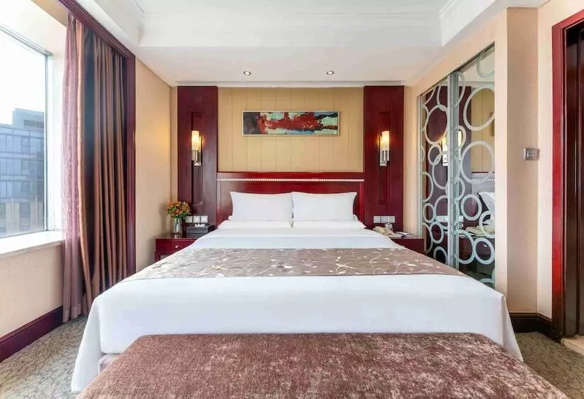 Executive-sviitti, Yunzen Century