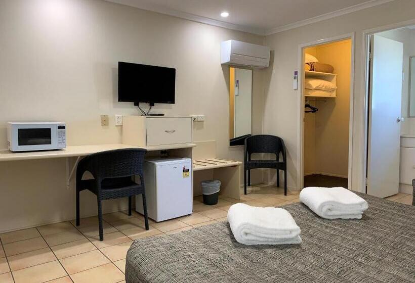 اتاق استاندارد سه نفره, Biloela Palms Motor Inn