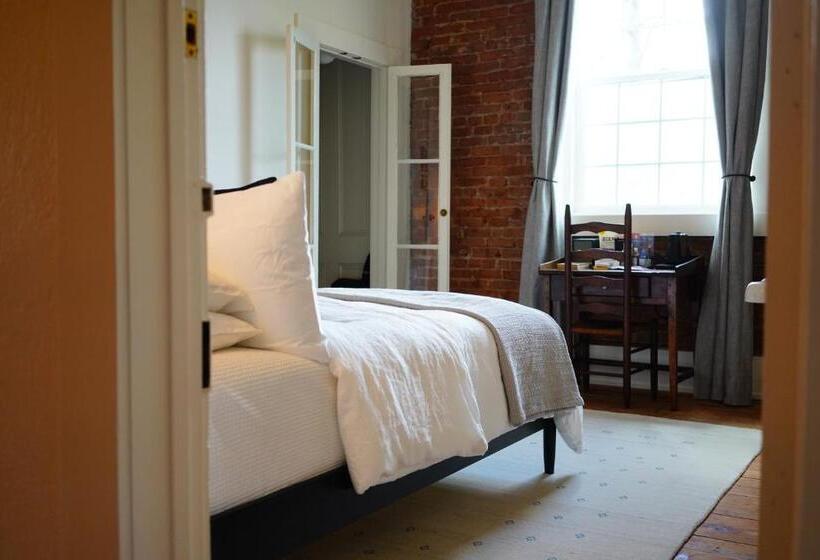 스위트, Imperial Hotel + Restaurant