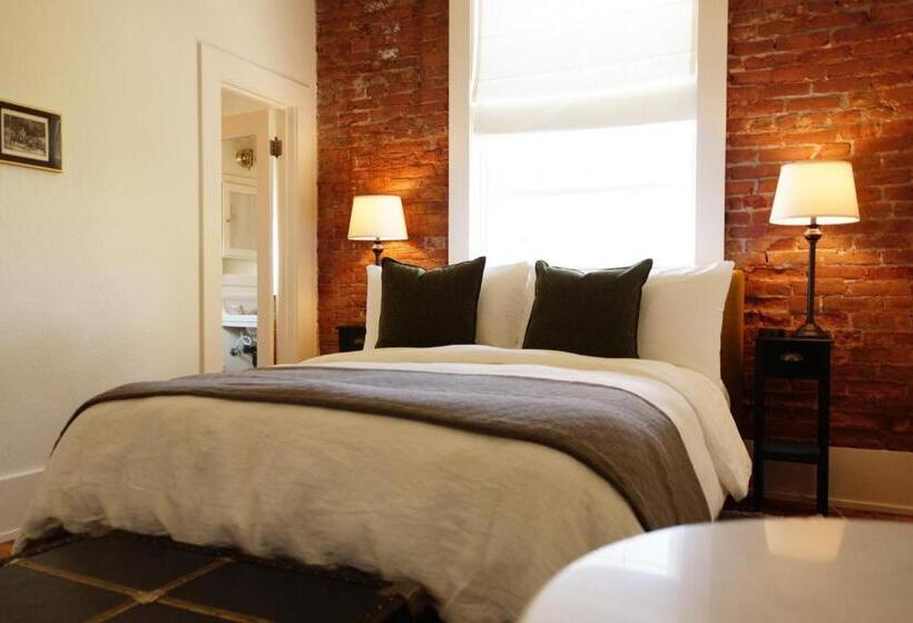 스위트, Imperial Hotel + Restaurant