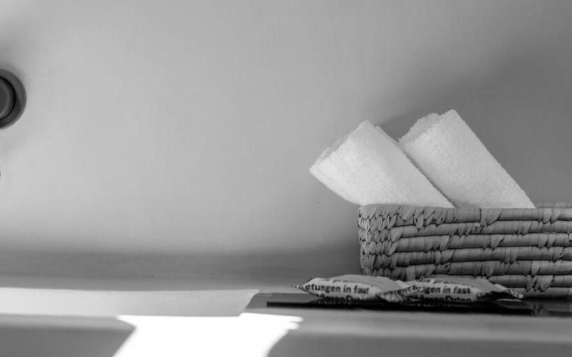 جناح إدارى مطل على البحر, Potnia Theron Suites