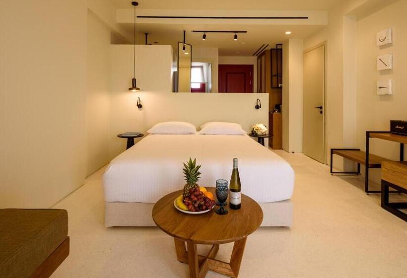 جناح إدارى مطل على البحر, Potnia Theron Suites