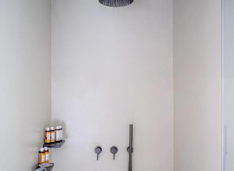 جناح إدارى مطل على البحر, Potnia Theron Suites