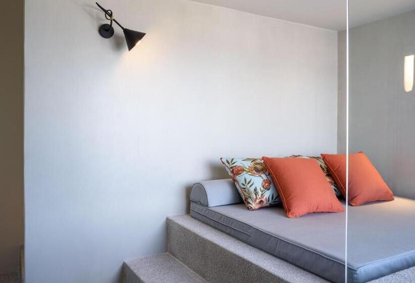 جناح بريميوم مطل علي البحر, Potnia Theron Suites