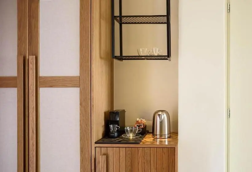 オーシャンビュースーペリアースイート, Potnia Theron Suites