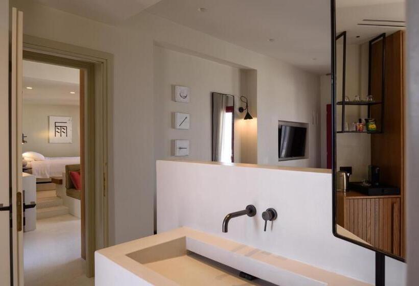 جناح سوبيريور مطل علي البحر, Potnia Theron Suites