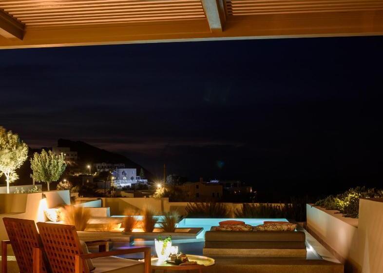 جناح ديلوكس مع إطلالات, Potnia Theron Suites