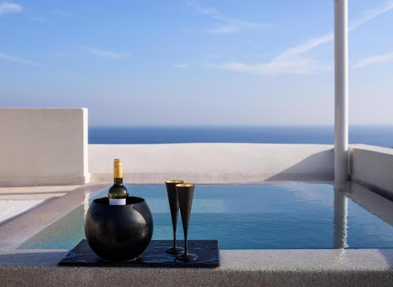 جناح مطلّ علي البحر مزود بجاكوزى, Potnia Theron Suites