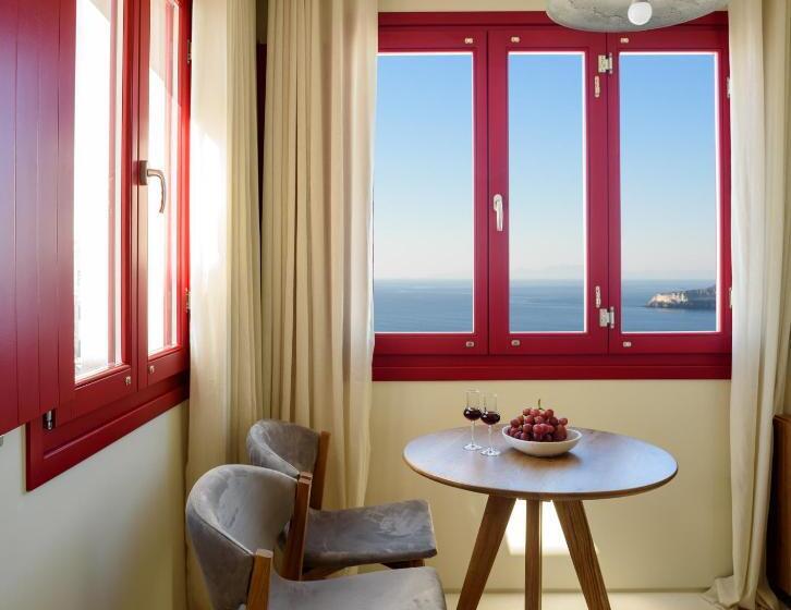 جناح مطلّ علي البحر مزود بجاكوزى, Potnia Theron Suites