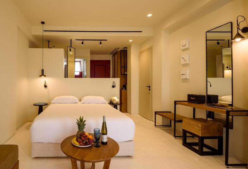 جناح سوبيريور مطل علي البحر, Potnia Theron Suites