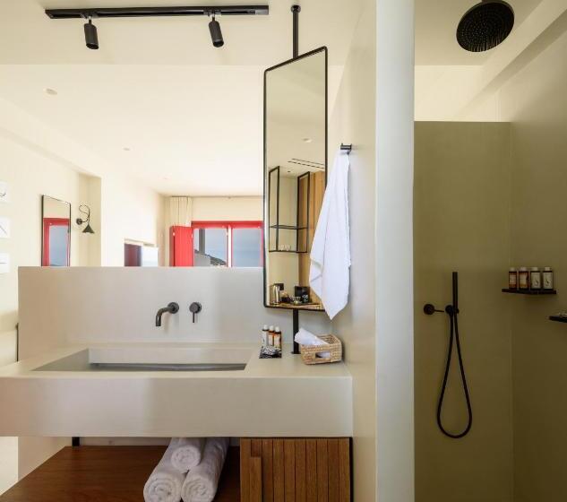 جناح سوبيريور مطل علي البحر, Potnia Theron Suites