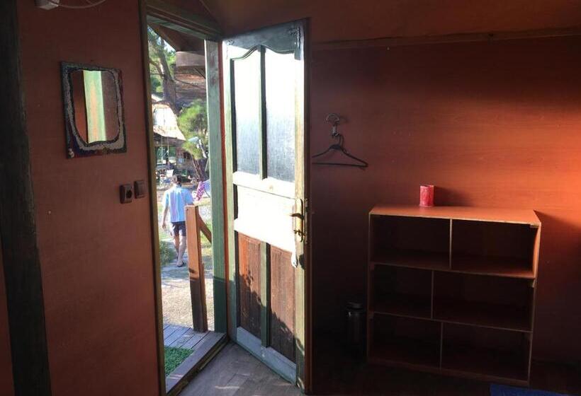 اتاق کلاسیک سه تخته, Havasupark Bungalows