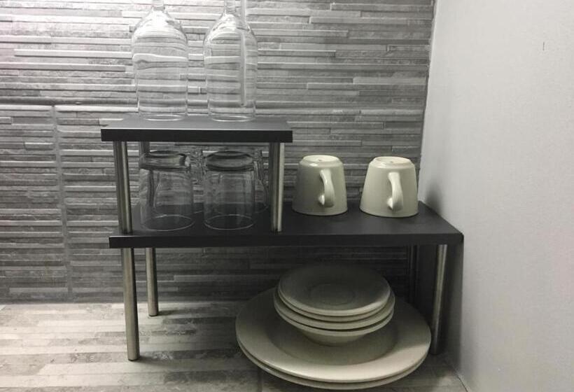 استودیو استاندارد با چشمانداز باغ, South Coast Horizon