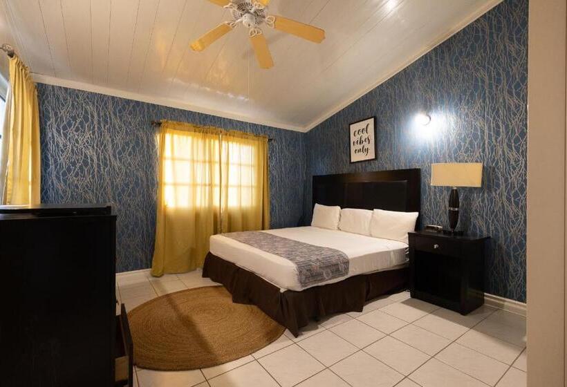 Deluxe Suite King Bed, South Coast Horizon