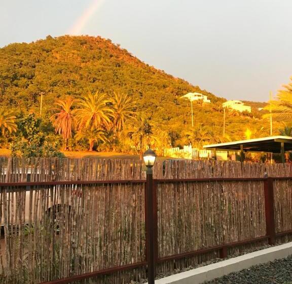 استودیو استاندارد با چشمانداز باغ, South Coast Horizon