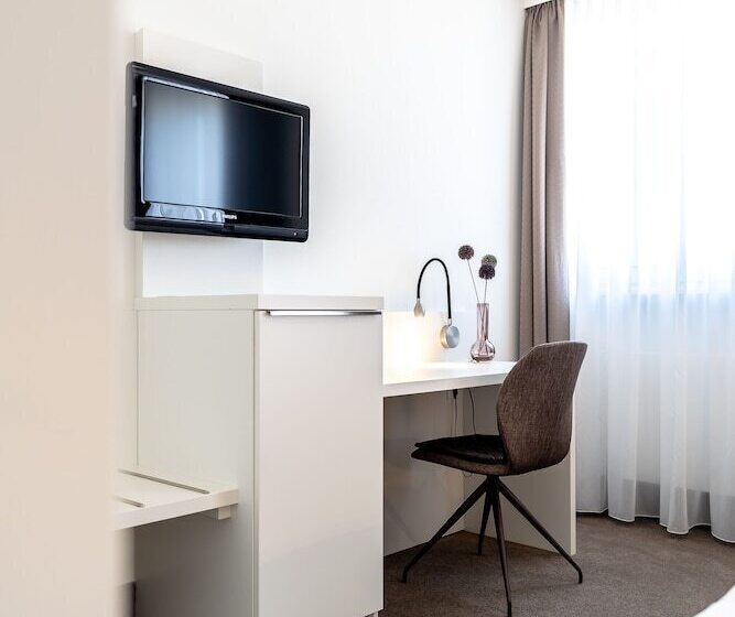 غرفة قياسية فردية, Altstadt