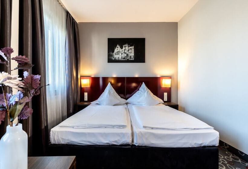 غرفة قياسية, Altstadt