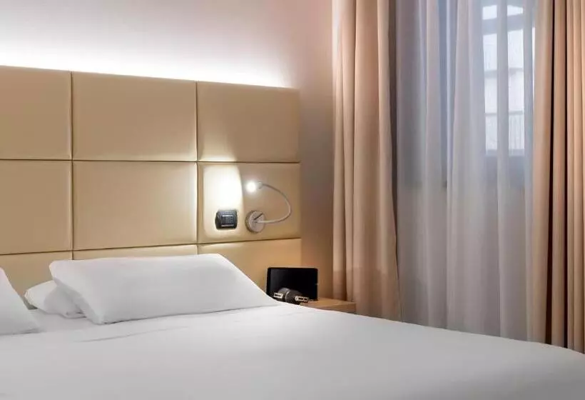 اتاق سوپریور با تخت بزرگ, Best Western Cavalieri Della Corona