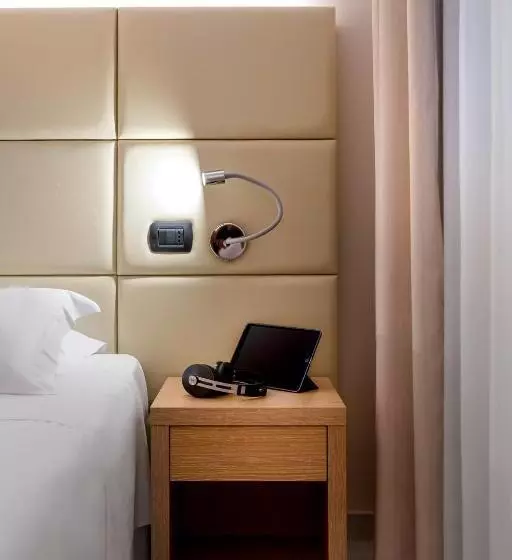 اتاق سوپریور با تخت بزرگ, Best Western Cavalieri Della Corona