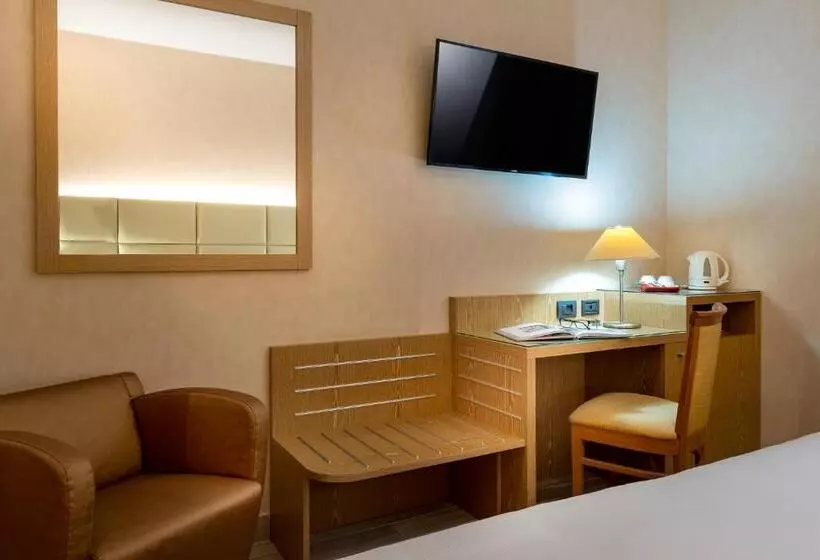 اتاق سوپریور با تخت بزرگ, Best Western Cavalieri Della Corona