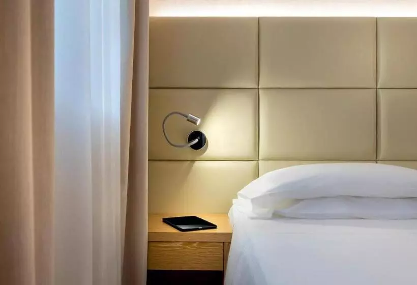 اتاق سوپریور با تخت بزرگ, Best Western Cavalieri Della Corona