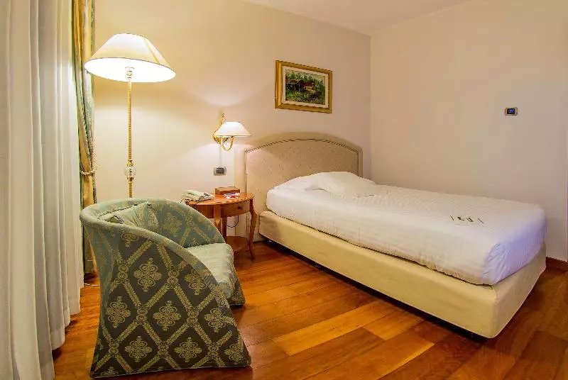 اتاق استاندارد یک نفره, Best Western Hotel Globus City