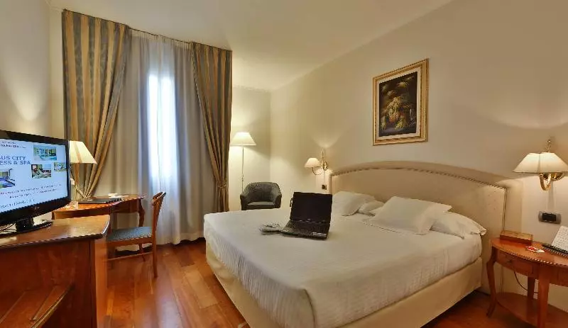 اتاق استاندارد سه نفره, Best Western Hotel Globus City