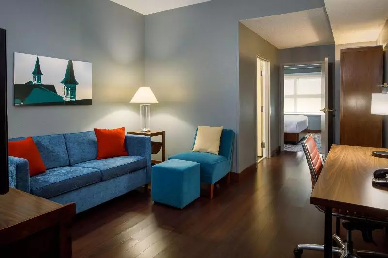 سوئیت با تخت بزرگ, Four Points By Sheraton Louisville Airport
