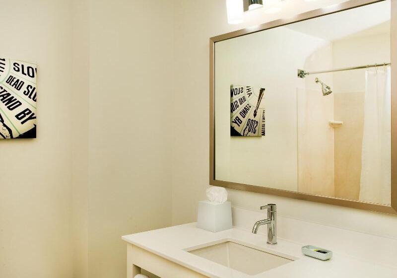 سوئیت با تخت بزرگ, Four Points By Sheraton Louisville Airport