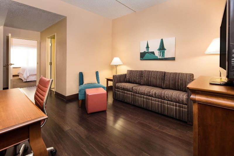 스탠다드 스튜디오 킹침대, Four Points By Sheraton Louisville Airport