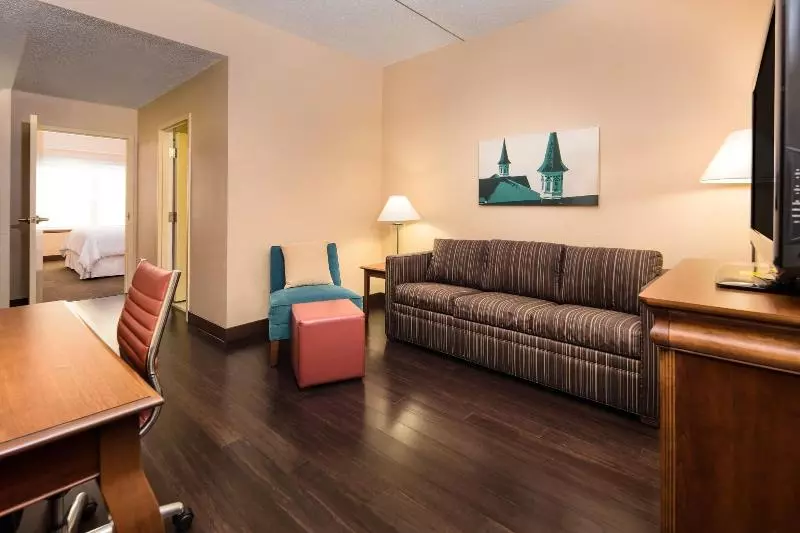استودیو استاندارد با تخت کینگ, Four Points By Sheraton Louisville Airport