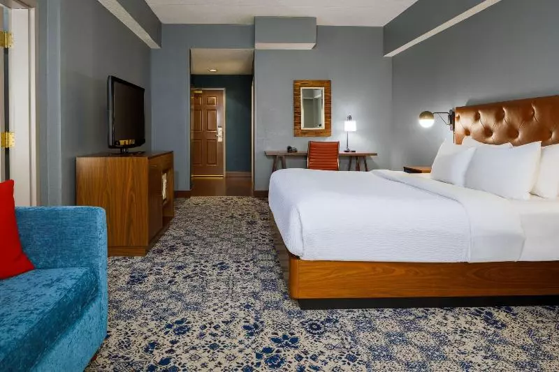 Suite Queen Bed, Four Points By Sheraton Louisville Airport