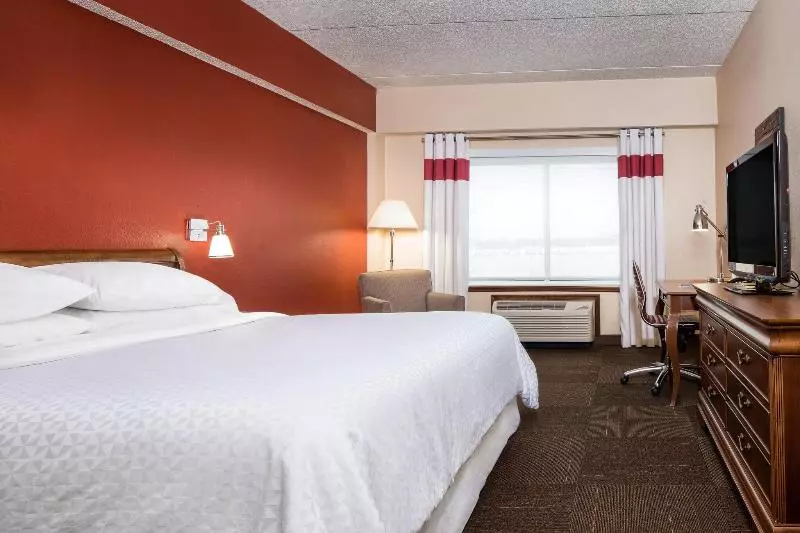 اتاق استاندارد با تخت بزرگ, Four Points By Sheraton Louisville Airport