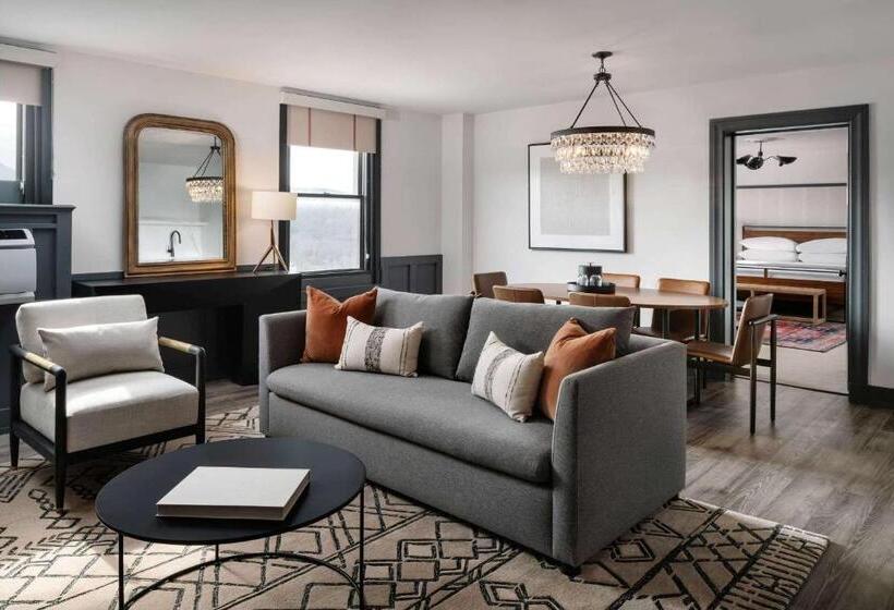 מיטת קינג בסוויטה, Morgan A Wyndham