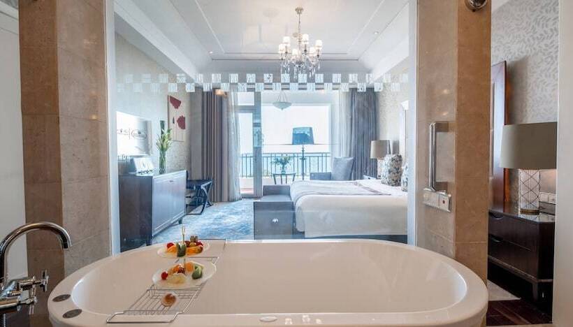 Люкс Deluxe Вид на Море, Qingdao Sea View Garden